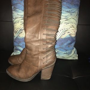Stylish knee high boots with back detail